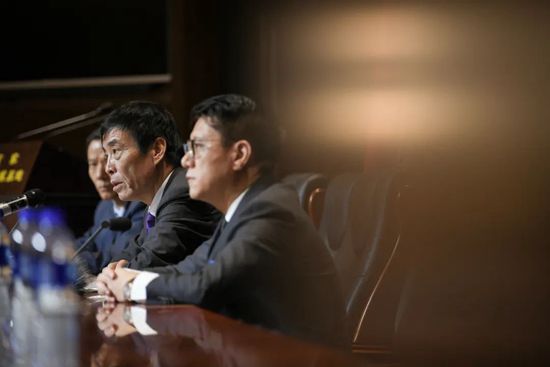 残忍女王虐茎的玩法