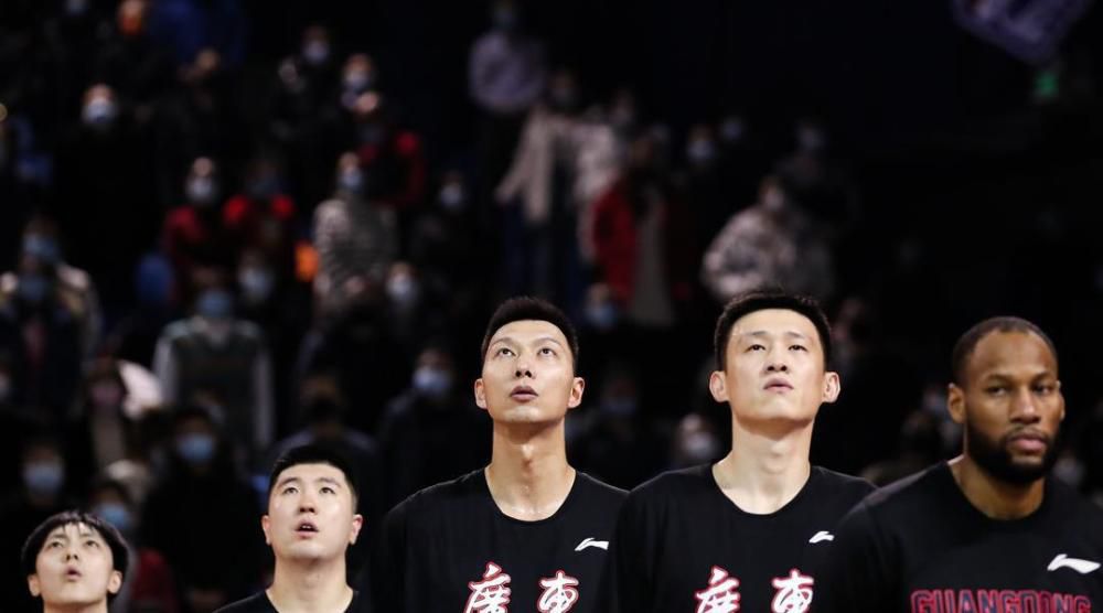 女生脱了裤子让男生桶